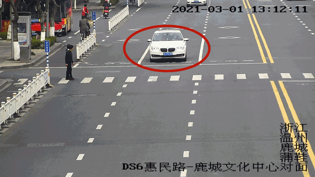 时间:2021年3月10日   违法地点:瓯海区温瞿东路梅工南路路口前斑马线