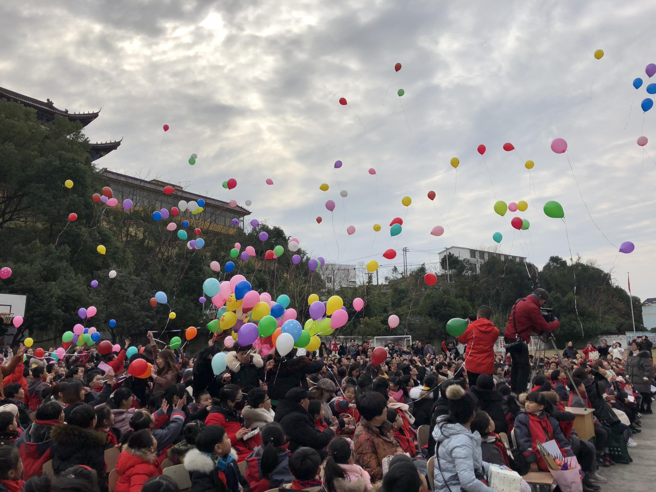 矾山二小"为十岁喝彩"成长礼暨读书节"亲子朗诵"大赛活动报道