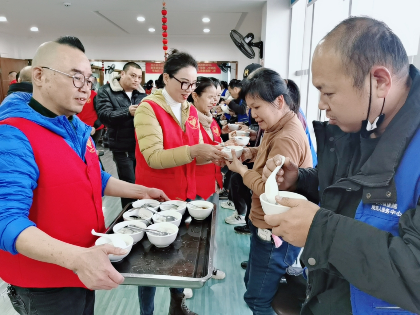 ��ů������־Ըͬ�� ���й����ж����ݶ�������