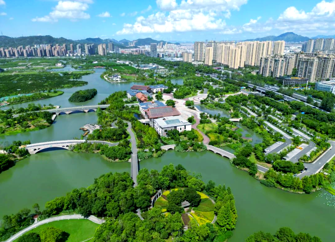 受台风“白海豚”影响,三垟湿地景区自8月6日17时起暂时关闭!